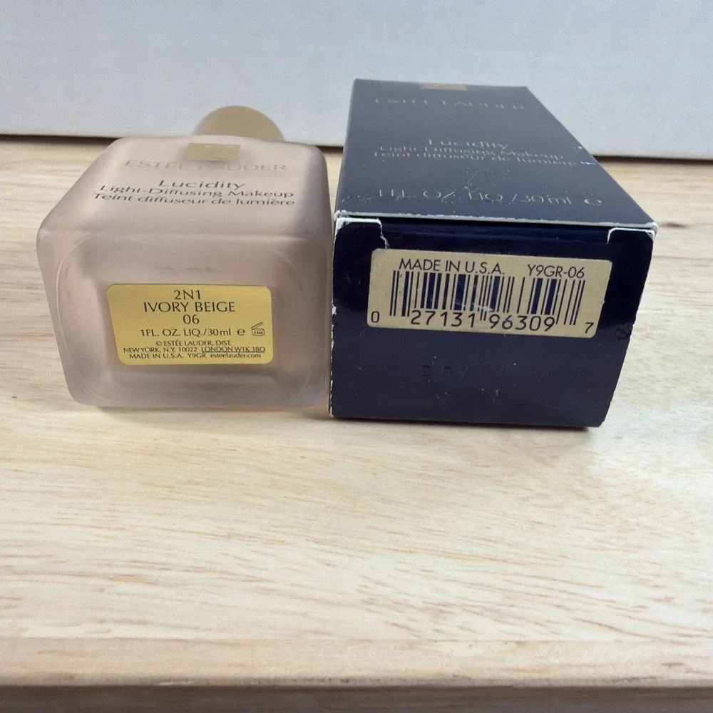 Estee Lauder Lucidity Light Diffusing Makeup 06 IVORY BEIGE/RARE {FREE SHIPPING}